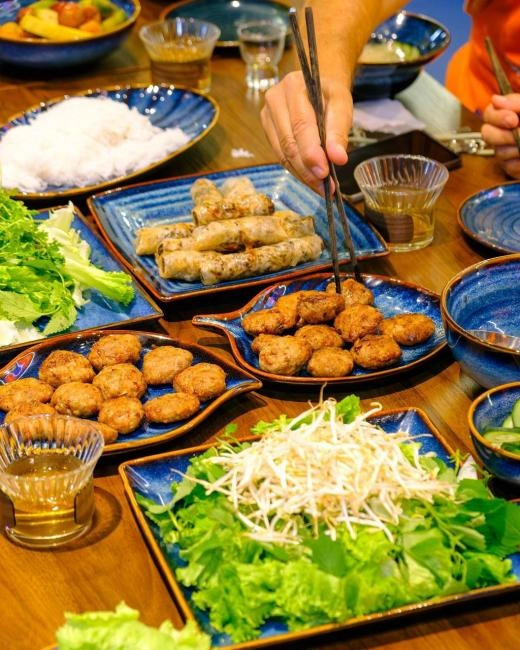 Half-day Tour | Experience shopping with local and cooking class in Hanoi